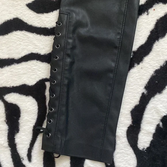 😍BLANK NYC ANKLE LACE UP FAUX LEATHER SKINNY PANTS SIZE 26 - Picture 7 of 10